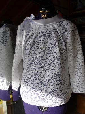 Bluse aus original 60erJahre Brautkleidspitze, 1.Anprobe 